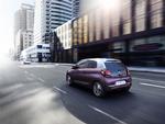 Peugeot 108. Hermed er det også i mikroklassen muligt at skabe en helt unik bil. Der er dog grænser: Denne tofarvede tredørs udgave kan ikke fås i Danmark, selv om den optræder i danske tv-reklamer. Indtil videre er tagfolie i forskellige mønstre og farver til ca. 1.800 kroner noget af det mest populære tilbehør - eller skulle man sige 'accessory'? 