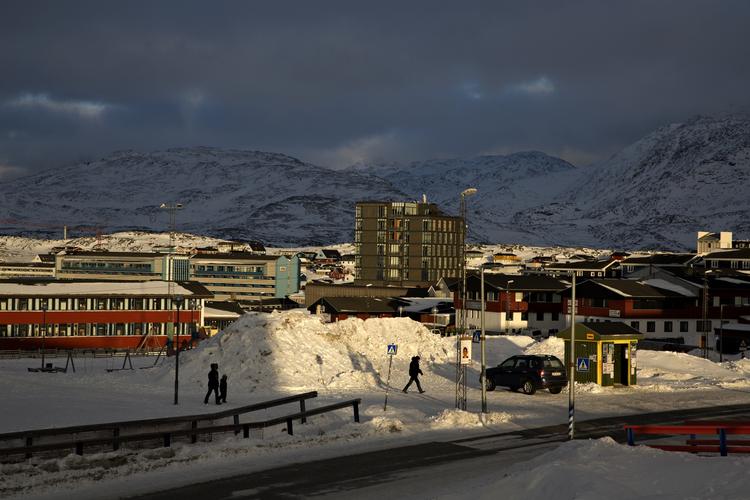 nuuk. Det er dårligt nyt for Grønland, hvor London Mining gennem det seneste år er blevet udråbt til landets største håb i forhold til snart at åbne en stor mine og skaffe indtægter til det pressede land. 