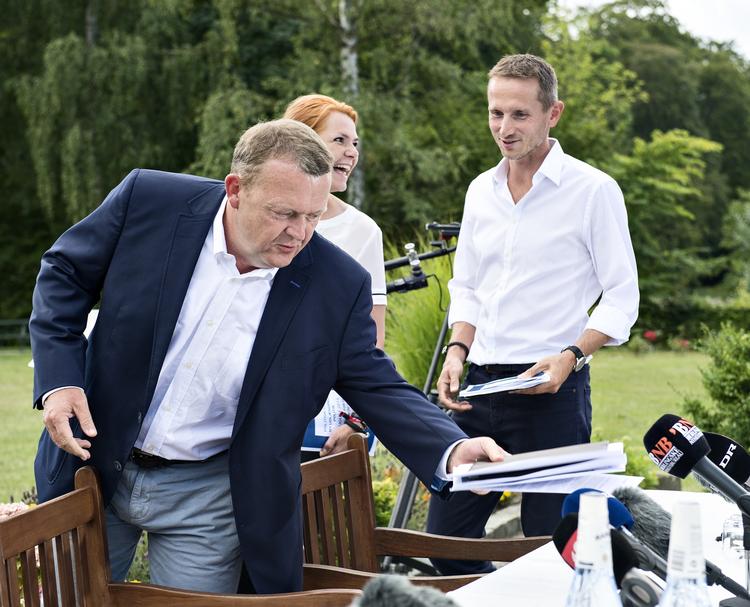 Forhandling. Hvis Lars Løkke Rasmussen skal være statsmininster igen, skal han have DF's opbakning - og så bliver han nødt til at forholde sig til krav om at ændre i dagpengereglerne. 