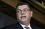 Større. Handels- og udviklingsminister Mogens Jensens ministerium  råder over nogle af de puljer, der kan fordele penge i strid med principperne om åbenhed. 