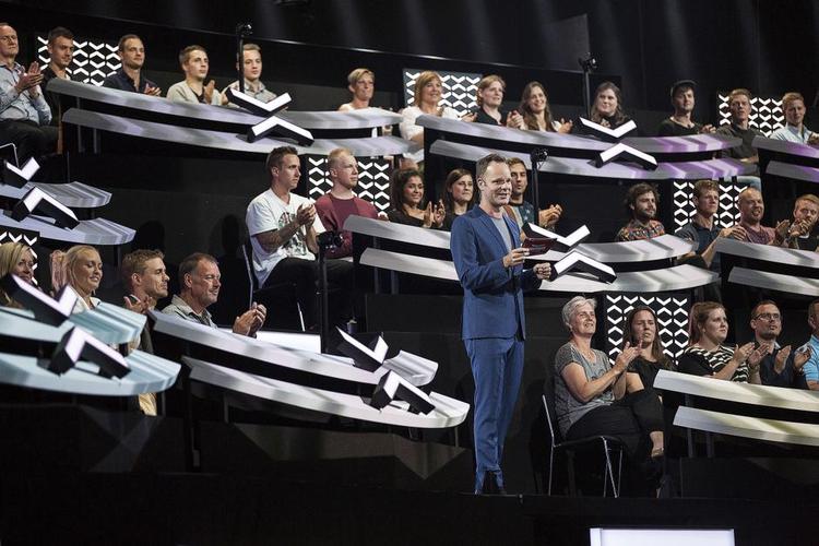 Hopla. Programværten Jakob Riising er ved at blive vor tids Otto Leisner - på den fede måde. 