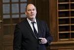 Tavs. By- og boligminister Carsten Hansen vil ikke udtale sig om de lukkede puljeordninger, men en af hans kontorchefer forsvarer ministeriet. Vi får den mest målrettede indsats på denne måde, siger han.. 