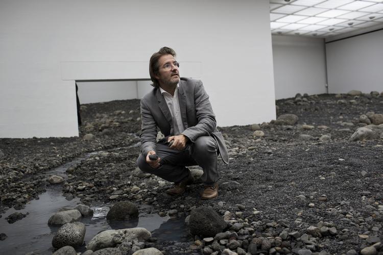 Samtidskunst? Louisiana har fået kritik for, at museet som landets mest kendte, besøgte og internationalt berømmede kunstmuseum svigter sit ansvar for samtidskunsten. Her ses Olafur Eliasson i sin nye udstilling, Riverbed. 