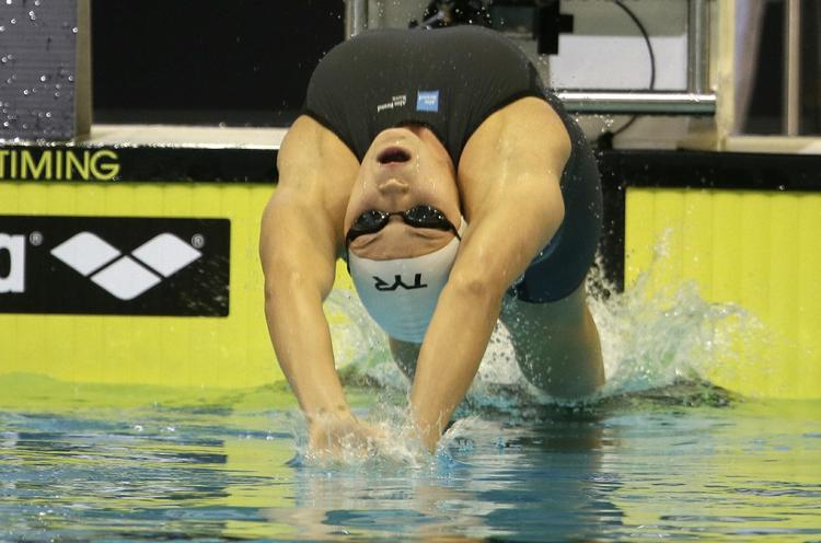 RYGCRAWL. Efter guldet i 100 meter rygcrawl var Mie Ø. Nielsen den hurtigste i det indledende heat i 50 meter rygcrawl. 