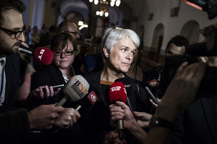USPURGT. Socialminister Annette Vilhelmsen var i dag kaldt til samråd i Zonig-sagen. 