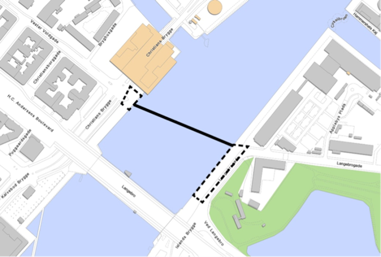 Brobyggeri. Den ny bro ligger hvor den oprindelige Langebro lå fra slutningen af 1600-tallet og indtil begyndelsen af 1900-tallet. Det giver samtidig mulighed for en rekreativ, grøn og historisk forbindelse, der strækker sig fra Ørstedsparken via Vester Voldgade til Christianshavns Voldanlæg og videre ud til Holmen. Ill.: Københavns Kommune 
