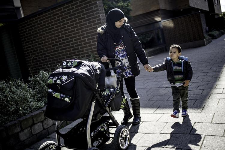 Sverige. På den anden side af sundet kan man tage op til 60 dage om året per barn, når de er syge. Det er de glade for på Förskola i Malmø. 