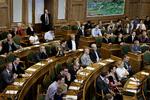 Kritik. Både fra højre og venstre side af folketingssalen er der kritik af regeringens lappeløsninger af dagpengereformen. 
