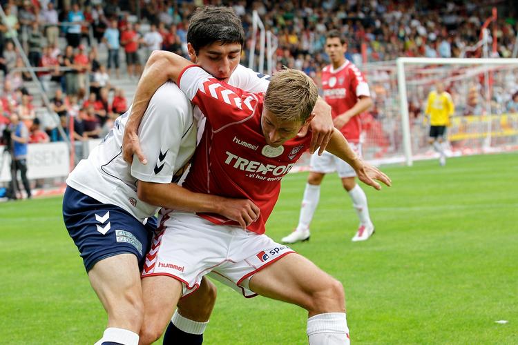 Matchfixing. Hverken dengang eller nu kan Martin Borre (i rødt) pege på noget, der på nogen måde undrede i forhold til matchfixing. 