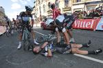 savnet. Mark Cavendish i asfalten med slemme knubs i begyndelsen af Tour de France. Nu er briten klar til nye spurter. 