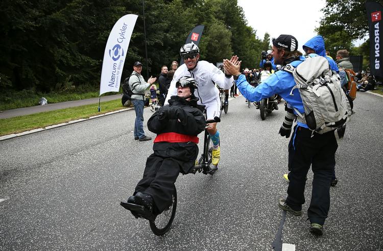 HØJDEPUNKT. Geels bakke 20 km nord for København er et højdepunkt både for deltagere og publikum. Team Tvilling får dagens største bifald. 