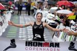 Sejr. 8 timer, 53 minutter og 33 sekunder tog det den 27-årige schweizer Daniela Ryf at gennemføre og vinde KMD Ironman i København. 