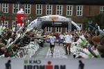 Hans Henrik Hyldelund kom op som nummer to efter de 3,8 kilometer svømning, men på de 180 kilometer cykling satte han alle og skabte sig et forspring, der var så stort, at ingen kunne hente ham på løberuten. 