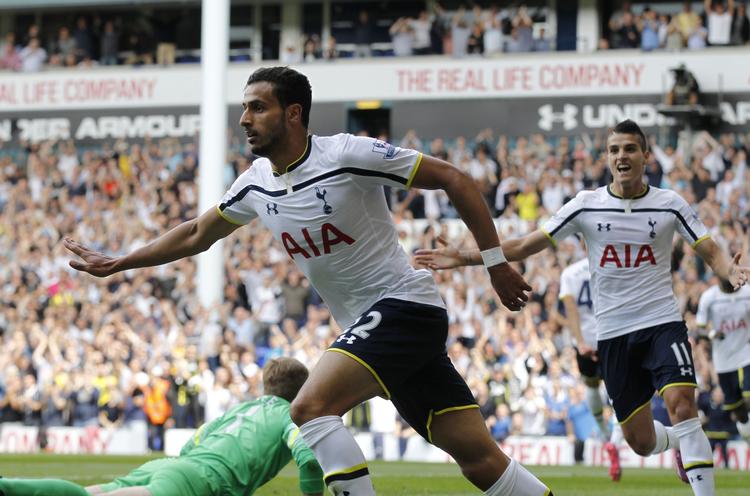 4-0. Nacer Chadli blev dobbelt målscorer for Tottenham, der ikke mødte stor modstand fra Queens Park Rangers. 