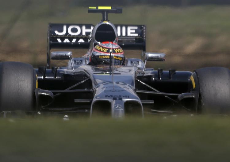 protest. Kevin Magnussen har ifølge løbsledelsen ikke opført sig korrekt, da han forhindrede en overhaling af Fernando Alonso. 