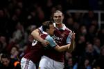 Dyr. Andy Carroll blev den dyreste engelske angriber, da Liverpool købte ham for cirka 305 mio. kr. i Newcastle. Men han slog aldrig til og blev solgt videre til West Ham for 130 mio. kr. Foto: Matt Dunham/AP 