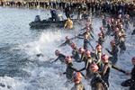 KAMIKAZE. Det gælder bare om at kaste sig ud i det. Her fra svømmestarten til KMD Ironman Copenhagen. 