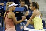 Avancement. Caroline Wozniacki havde sit hyr med Magdalena Rybarikova, der måtte udgå med en skade i begyndelsen af tredje sæt. 