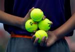 SKJULT. I forbindelsemed to mindre tennisturneringeri Aarhus og København fik en rækkedanske spillere tilbudt penge for at arrangere udfald af kampe. Umiddelbart takkede de alle nej, og sagen blev indrapporteret til DIF – præcis som idrætsorganisationenønsker det. 