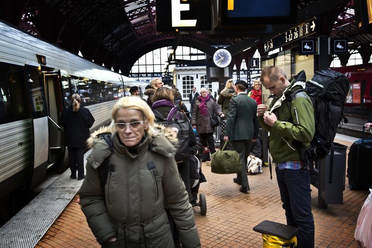 DSB. Passagererne kan måske se frem til længere ventetider på nogle togstrækninger, hvis timedriften mellem de store byer skal realiseres. 