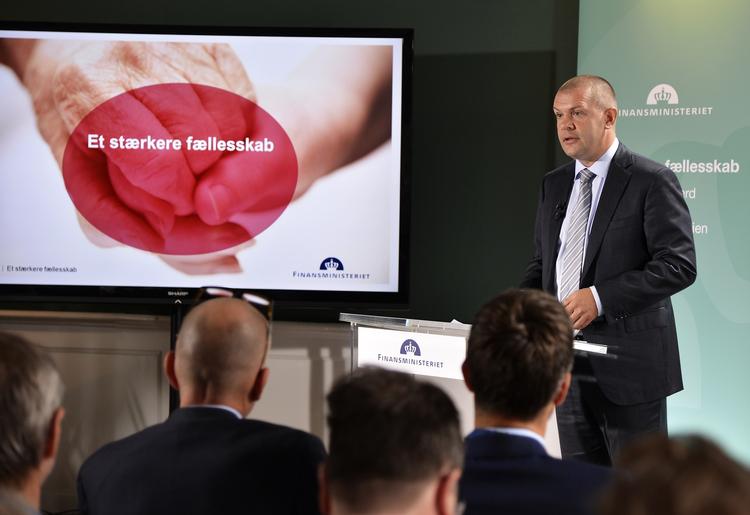 Faktisk er det velkendt fra dansk samfundsforskning, at lige inden et valg bliver der delt ekstra penge ud. Muligvis er det derfor, at der flere penge at dele ud af i regeringens udspil til en finanslov for 2015. 