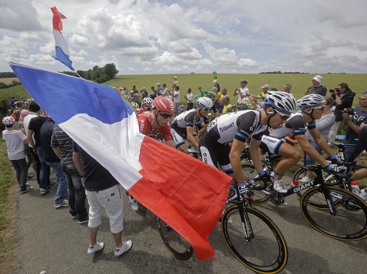 sprinter. John Degenkolb (nærmest kameraet) kæmpede sig med op over de sidste stigninger på dagens Vuelta-etape og sejrede i spurten. 