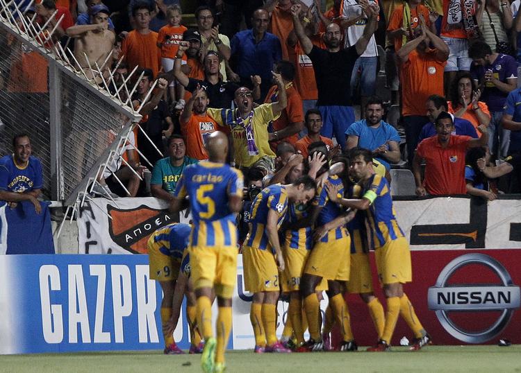 2-0. Apoel jubler efter at have scoret på en af Aab's forsvarskiks. 