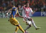 4-0. Et middelmådigt Apoel-mandskab kontrollerede fuldstændig kampen mod et svagt AaB-hold, der forærede flere mål væk. 