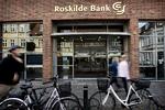 Danske bankdirektører og bestyrelser er sluppet for billigt i det retsopgør, som nu kører på sjette år efter finanskrisen. Det mener Finanstilsynet. 