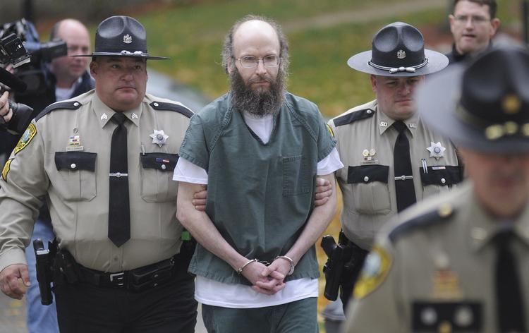 Den 47-årige Christopher Knight blev idømt syv måneders fængsel for en håndfuld af de over 1.000 indbrud, han begik under sit 27 år lange eksil i skovene i Maine, USA. 