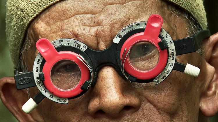 Dokumentar. Danskerne nåede knap nok at tage den amerikanskfødte Joshua Oppenheimer til sig, før hans film 'The Act of Killing' blev en darling på filmfestivaler over hele verden. I Venedig er hans nyeste film om efterdønningerne af Indonesiens folkemord, 'The Look of Silence', med i opløbet om Guldløven.