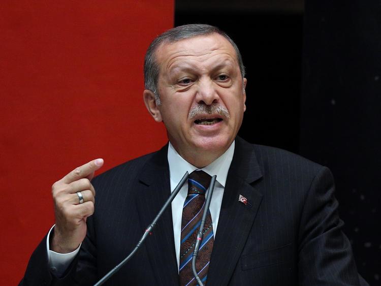 NY REGERING. Recep Tayyip Erdogan, siger, at han vil bede landets kommende premierminister, Ahmet Davutoglu, at danne ny regering. 
