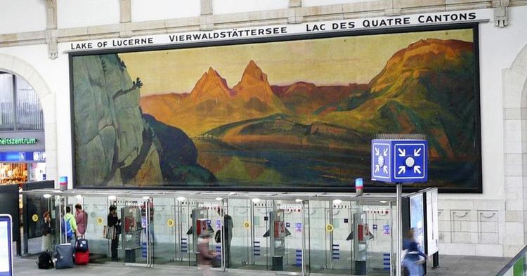 Afgang. På perronafsnittene er Bahnhof Basel ligeså kedelig som alle andre, men i afgangshallen viser et enormt, smukt vægmaleri af den utrolige schweiziske natur. 