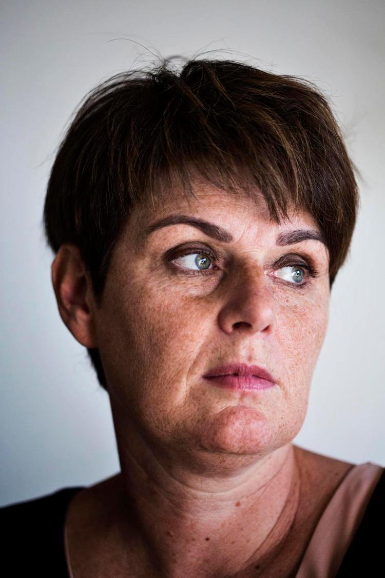 Frist. Mens Helle Bech taler med Politiken, dukker et brev op fra Ankestyrelsen. Her 8 måneder efter beder de om fuldmagt fra hendes mand. De skal have den inden 14 dage, ellers bortfalder sagen. 