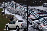 afvist. Hvis en dansker kigger inden for hos udenlandsk bilforhandler, kan der sagtens stå biler, der aldrig kommer til Danmark. Som f.eks. disse Chevrolet Silverado pickups i Pennsylvania, USA. 