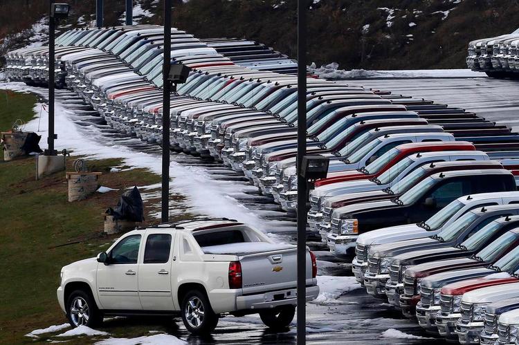 afvist. Hvis en dansker kigger inden for hos udenlandsk bilforhandler, kan der sagtens stå biler, der aldrig kommer til Danmark. Som f.eks. disse Chevrolet Silverado pickups i Pennsylvania, USA. 
