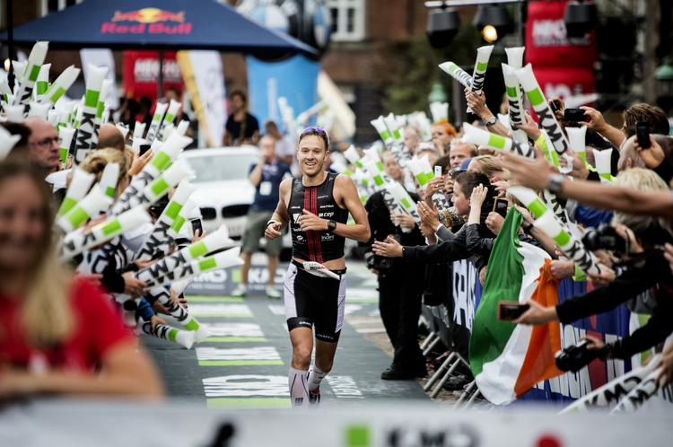 Frihed. Vi er individualitetens tidsalder, hvor vi selv skal forme vores personligheder. En maratonløber mener, at ekstremsport kan være med til dette. 