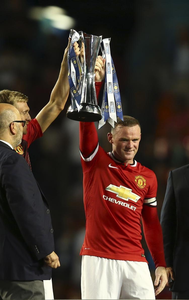 armbindet. Wayne Rooney er det lidt kontroversielle valg som ny landsholdsanfører i England. Englænderne foretrækker en mere udtalt lederskikkelse som anfører. 