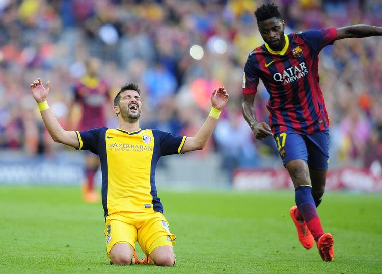 skifte? Alex Song (th) har haft svært ved at finde sig tilrette i Barcelonas spilsystem, så det bliver sjældent til mange spilminutter for midtbanespilleren. 