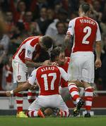 frontangriber. Alexis Sanchez (nummer 17) var på plads som målscorer, da Arsenal sikrede sig adgang til de mange millioner kroner i Champions Leagues gruppespil. 