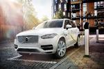elektrisk. Her får topmodellen af den nye Volvo XC90 et skud strøm. Den kan køre op til 40 km på elkraft, hvorefter benzinmotoren tager over. 