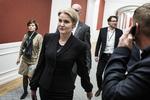BAGUD. Statsminister Helle Thorning-Schmidt og hendes tropper har igen mere end svært ved at følge med de borgerlige i meningsmålingerne. 