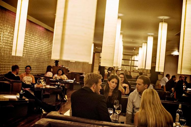 Japan tager sejren. Det japanske køkken overdøver det franske på fusionsrestauranten Umami i Store Kongensgade, hvor især sushien imponerer vores anmelder. 