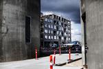 BYVÆKST. Søfolk og stevedorer er stævnet ud fra det gamle frihavnsområde. I stedet anduver boligblokke og kontorarbygninger. 