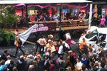 Uheld. To kvinder faldt ned fra en lastbil under dagens parade. Det er sidste dag af Copenhagen Pride, som ellers er forløbet fredeligt. 