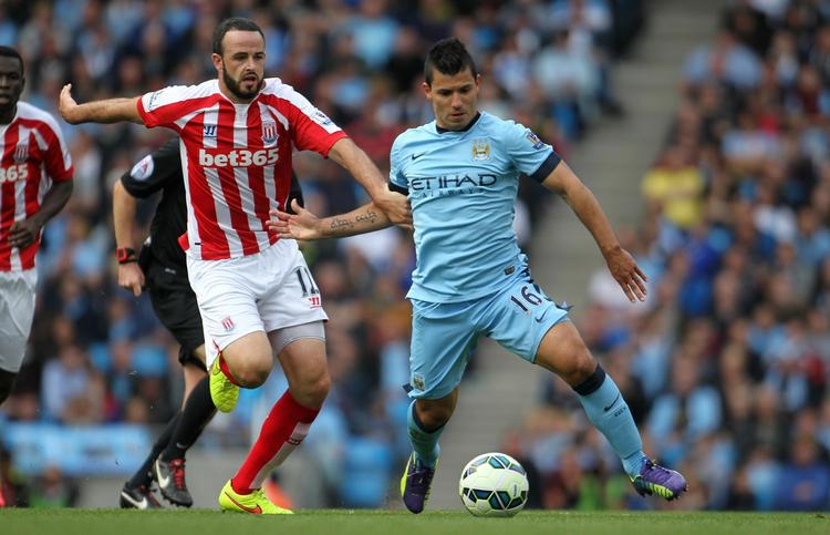 Nedtur. Sergio Agüero (th) og resten af City-holdet tabte overraskende til Stoke. 