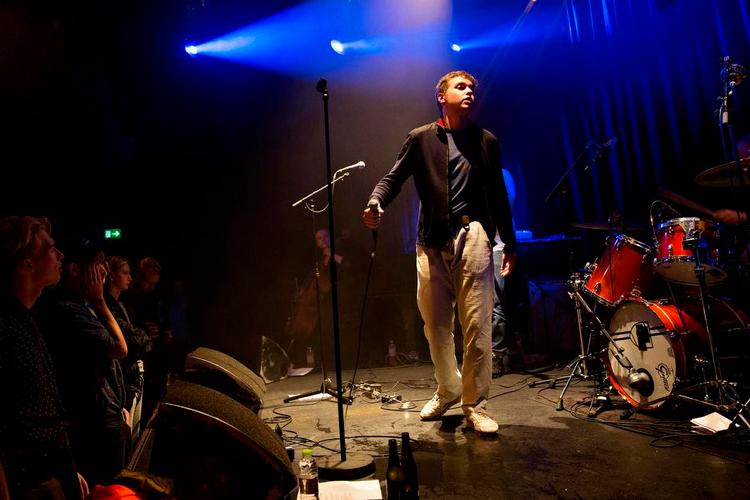 Tilløb. Lower kom noget ujævnt og vagt fra start, men derefter leverede de en stærk koncert. 