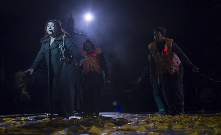 Tilbage. 35 år efter sin seneste koncert var Kate Bush i  denne uge på scenen igen. Billedet her er fra ugens første koncert - Politiken var med til den anden. 