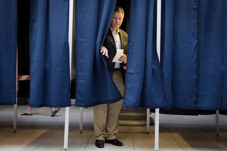 Farvel. Barfoed stemmer til EP-valget. Hvis færre havde stemt på de konservative, havde han trukket sig for formand. 