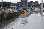 Også ved Hellerup Station, Knippelsbro og på Sundby Metrostation blev der i dag pumpet littervis af vand op. Arbejdet er formentlig færdig sent søndag aften eller i løbet af natten. 